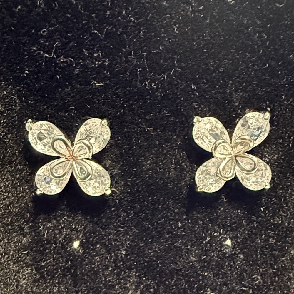 Pretty Bird White Gold Plated Floral Stud Earrings
